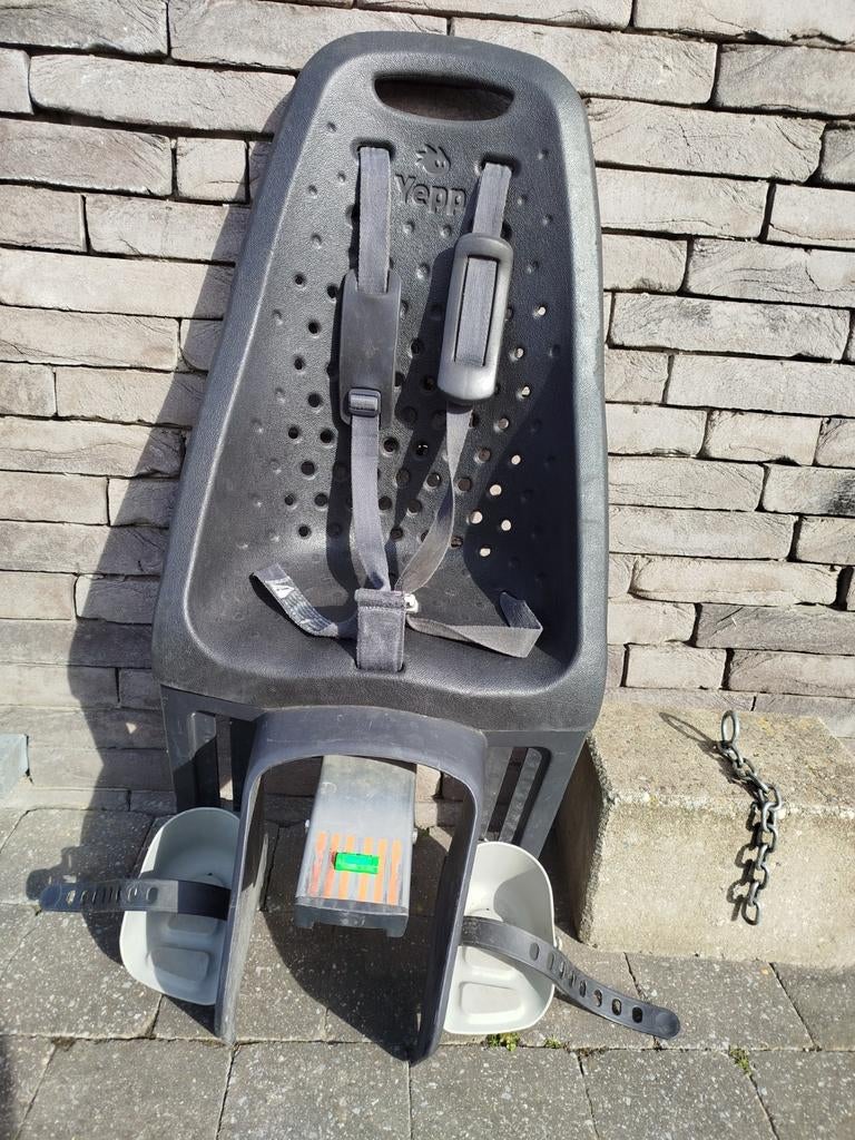 Zwart fietsstoeltje Yepp maxi met zadelbuisbevestiging, Enlèvement, Siège arrière, Yepp (Thule), Repose-pieds