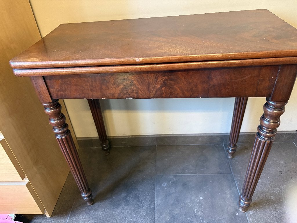 Oude kaarttafel in mahoniehout, Enlèvement