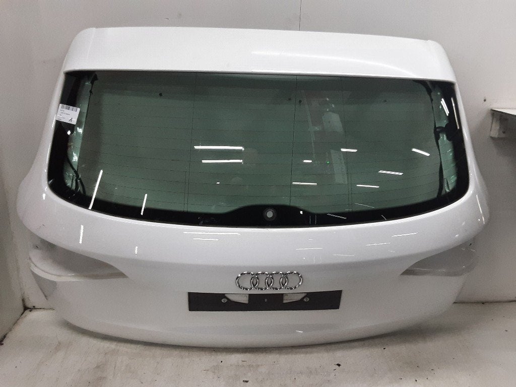 HAYON ARRIÈRE / MALLE Audi Q5 (8RB) (01-2008/05-2017), Auto-Union-Straße  1,
85057  Ingolstadt, DE, Info@audi.de, Haillon arrière