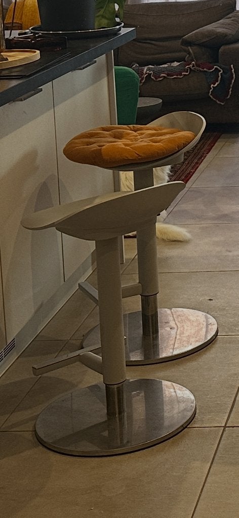 2x IKEA JANINGE barkrukken – Zo goed als nieuw, Maison & Meubles, Tabourets de bar, Neuf, 60 à 90 cm, Synthétique, Métal, 2 tabourets