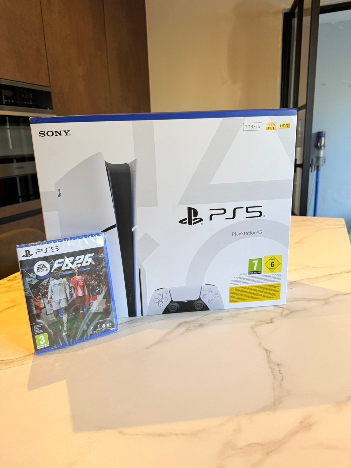 PlayStation 5 Slim Disc Edition 1TB + EA Sports FC 26, Games en Spelcomputers, Spelcomputers | Sony PlayStation 5, Ophalen, Nieuw