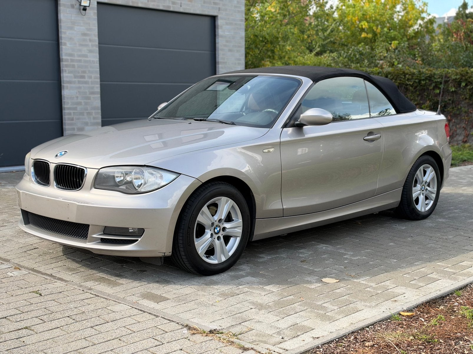 BMW 120i/Cabriolet ! /CLIMATISATION ! /APPROUVÉ VVK !, Cuir, Cabriolet, Boîte manuelle, 5 places