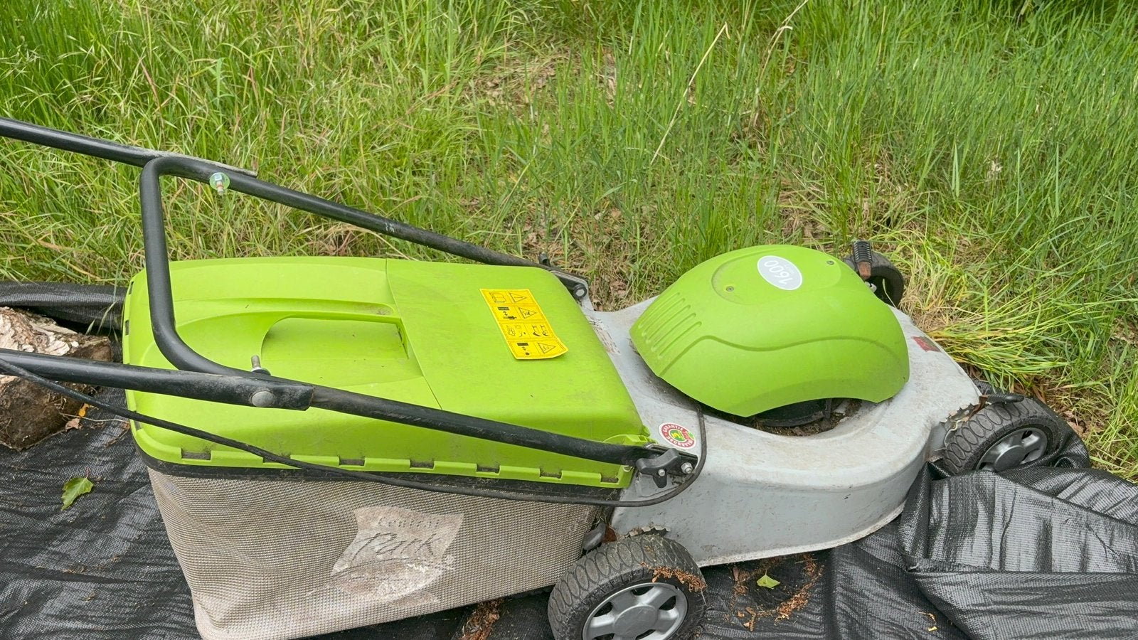 Elec grasmachine, Ophalen