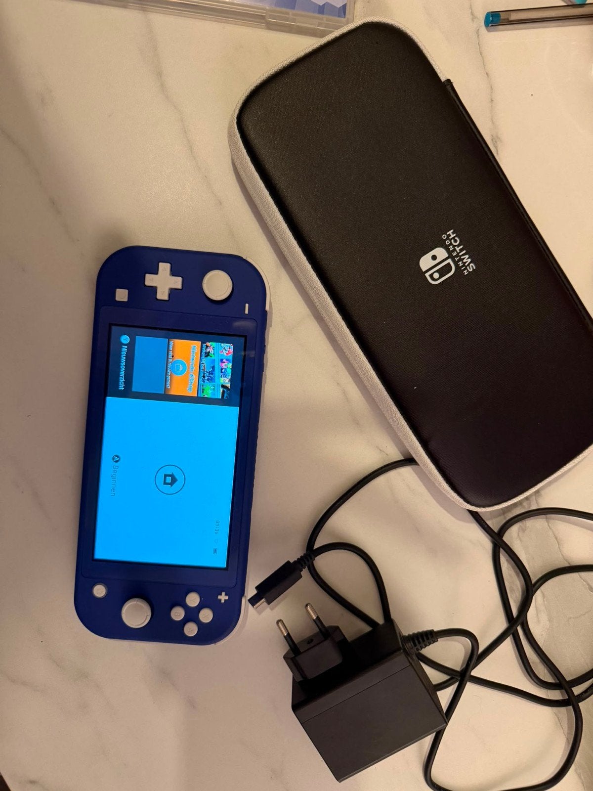 Nintendo Switch Lite Blauw + Minecraft + Hoes, Enlèvement, Autres couleurs, Comme neuf, Avec housse de protection ou sac