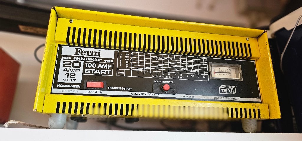 12 VOLT GESLOTEN OPLADER, Auto-onderdelen, Accu's en Toebehoren, Ophalen