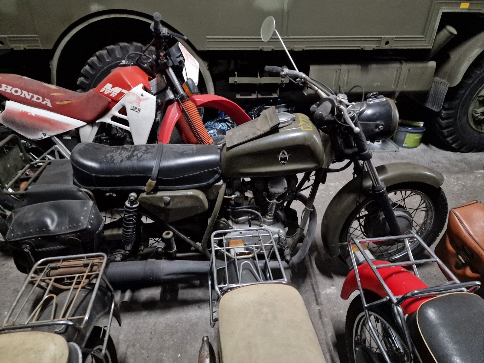 Diverses voitures anciennes Zündapp, Honda, Condor, Beta, Su, Particulier