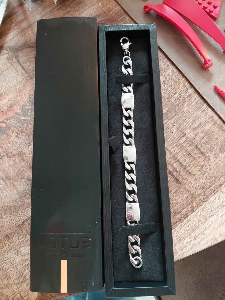 Un bracelet homme lotus, Enlèvement, Comme neuf, Acier