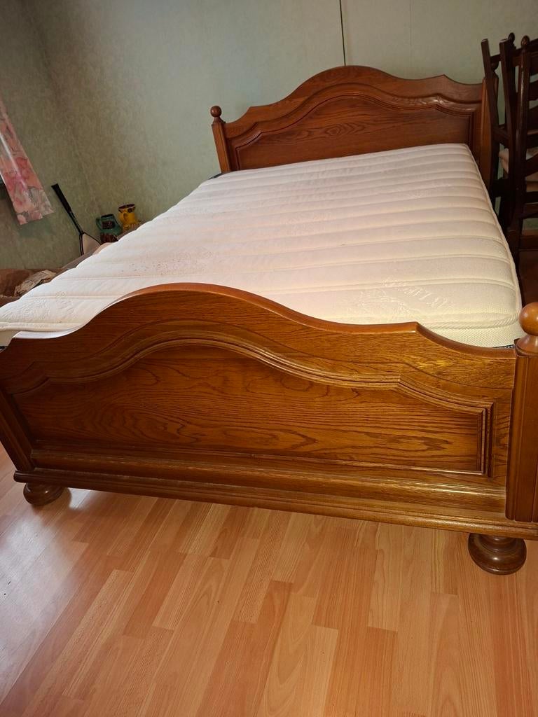 Kersenhouten bed met lattenbodem, 1.40 m x 2 m, Huis en Inrichting, Ophalen