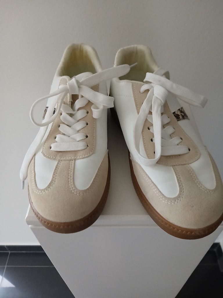 Sneakers dames maat 37, Wit, Ophalen of Verzenden, Sneakers, Onbekend