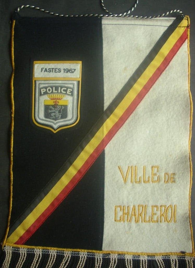 Fanion de table des fastes de la Police ville de Charleroi, Collections, Objets militaires | Seconde Guerre mondiale, Envoi, Autres
