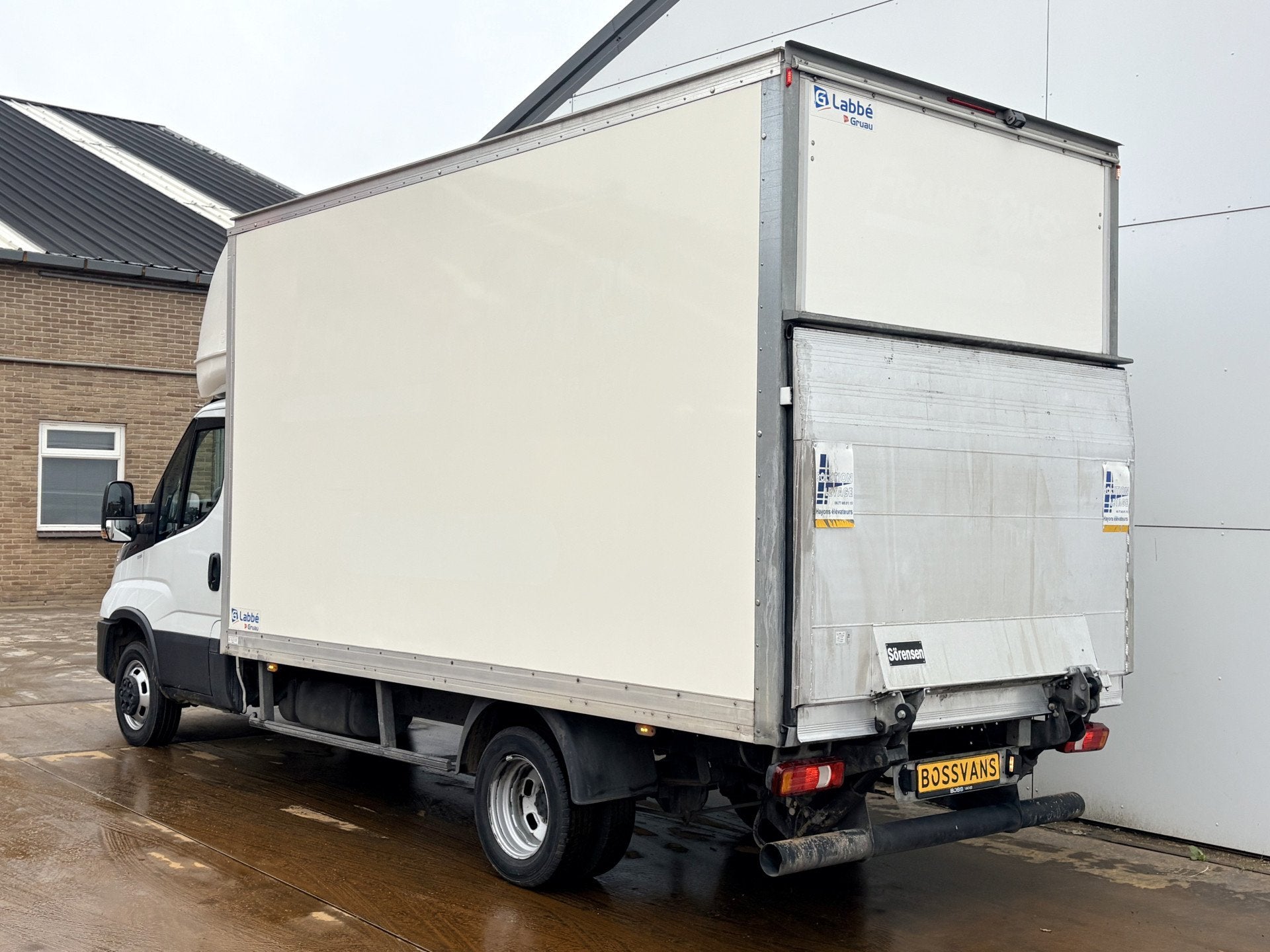 Iveco Daily 35C16 3.0 160PK Laadklep Zijdeur Camera Climate, Gebruikt, Zwart, 4 cilinders, Iveco