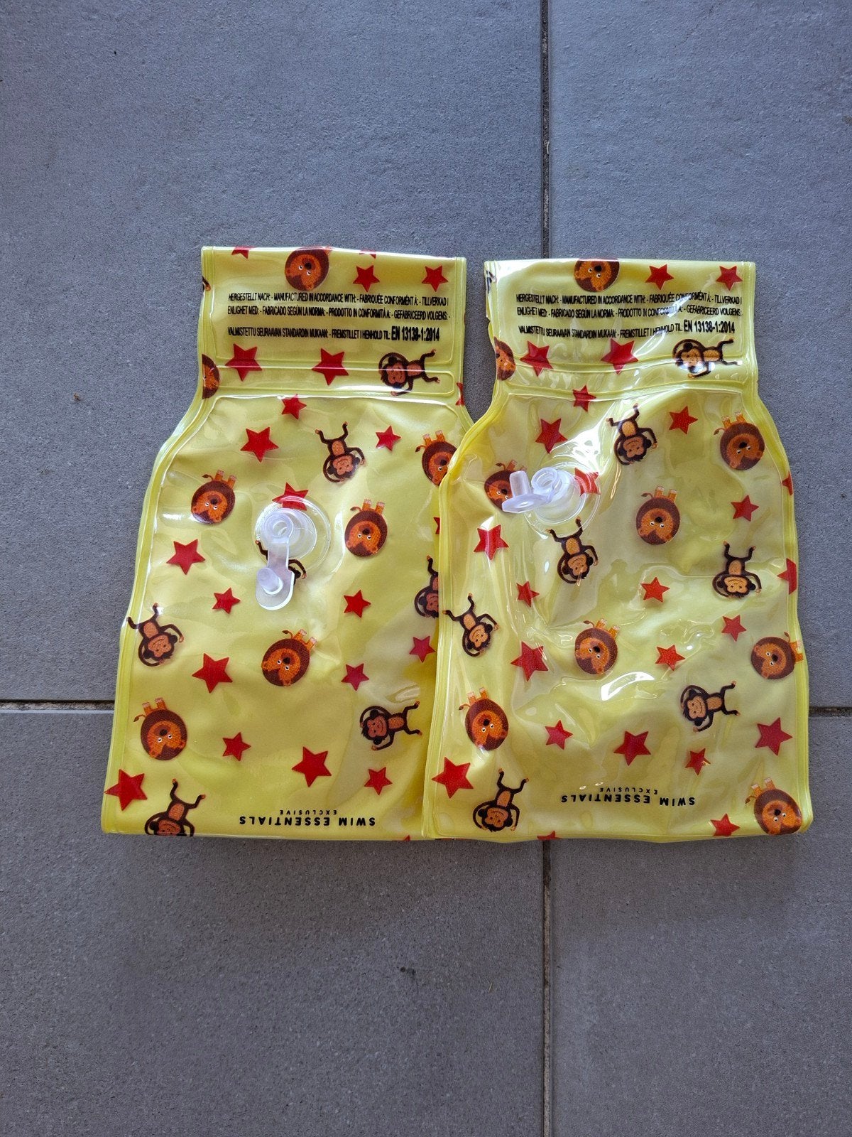 Zwembandjes leeuw & aap 0-15 kg, Kinderen en Baby's, Ophalen, Zo goed als nieuw