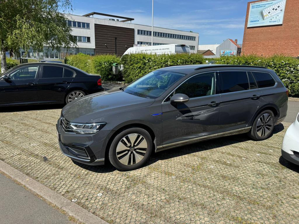 Volkswagen elle est prêt à immatriculer, Achat, Euro 6, Entreprise, 5 portes