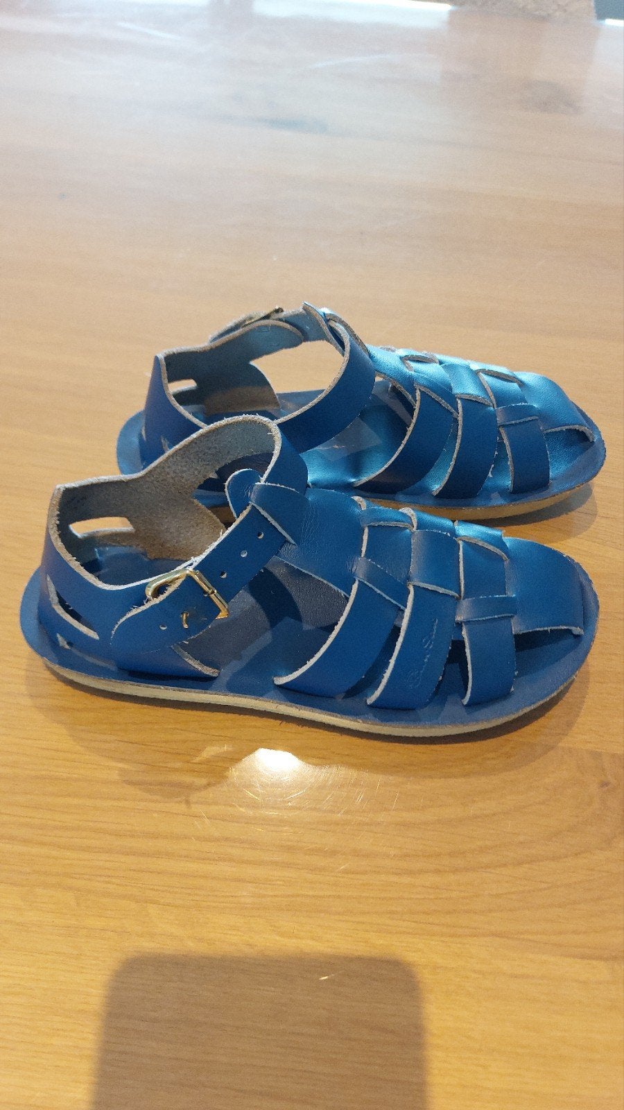 Sand and water sandals, Enlèvement