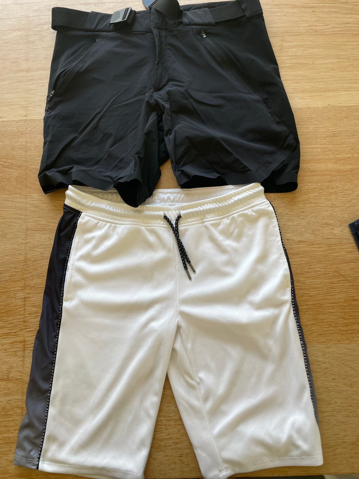 2 shorts maat 164, Kinderen en Baby's, Kinderkleding | Maat 164, Ophalen of Verzenden, Nieuw