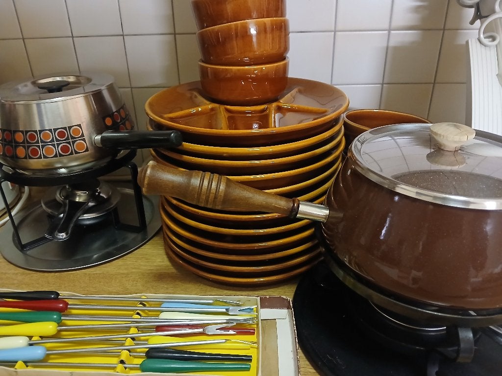 Service à fondue complet 12p. Assiettes Faïence de St Amand, Enlèvement, Utilisé, Brûleur, Service à fondue
