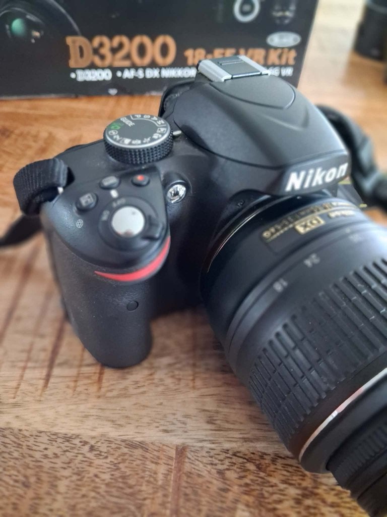 NIKON D3200 + toebehoren + 2 NIKON-lenzen (18-55 & 55-200), Audio, Tv en Foto, Ingebouwde flitser, Lensdop, Gebruikt, Spiegelreflex