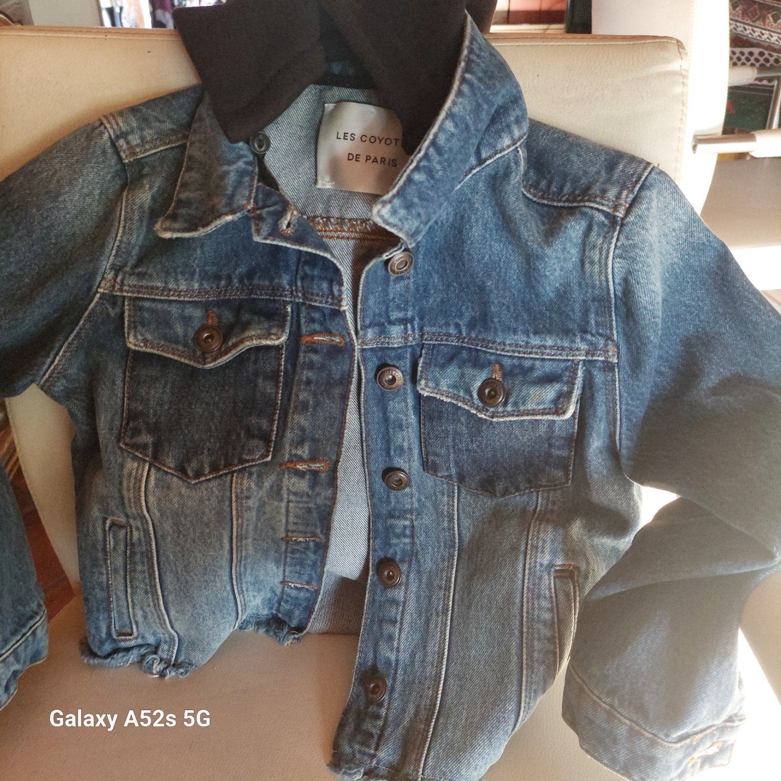 jeans jas Les coyotes de Paris, Enlèvement