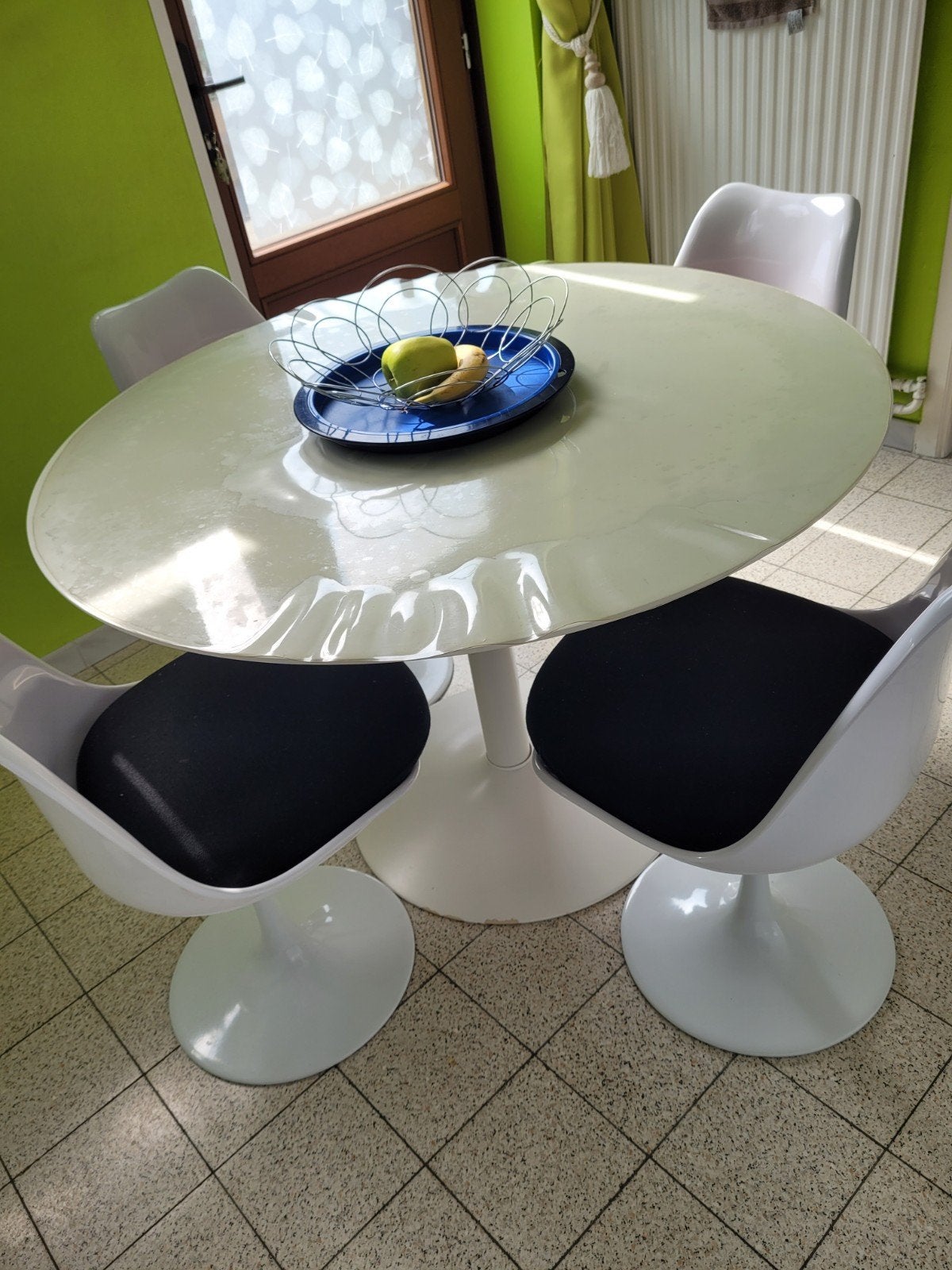Chaise de cuisine tulipe tourne joli, Enlèvement, Comme neuf, Moins de 4 chaises