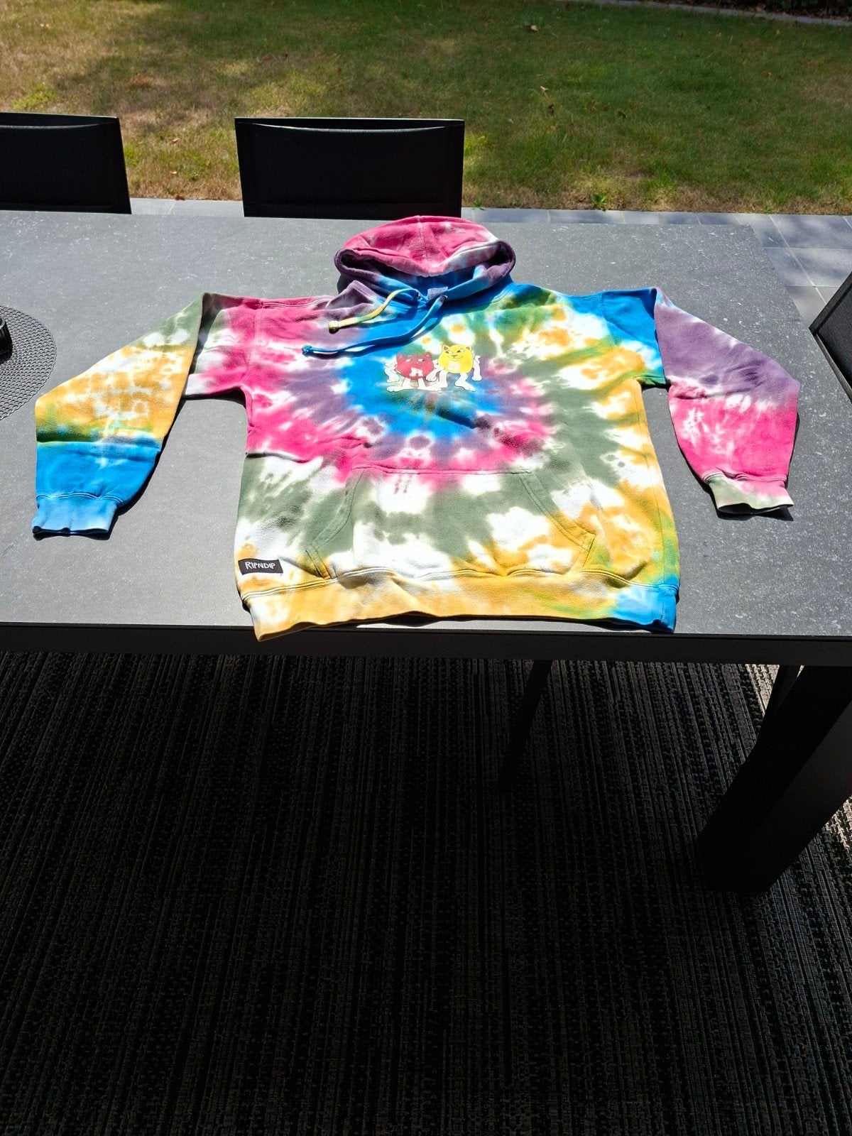 hoodie ripndip, Ophalen