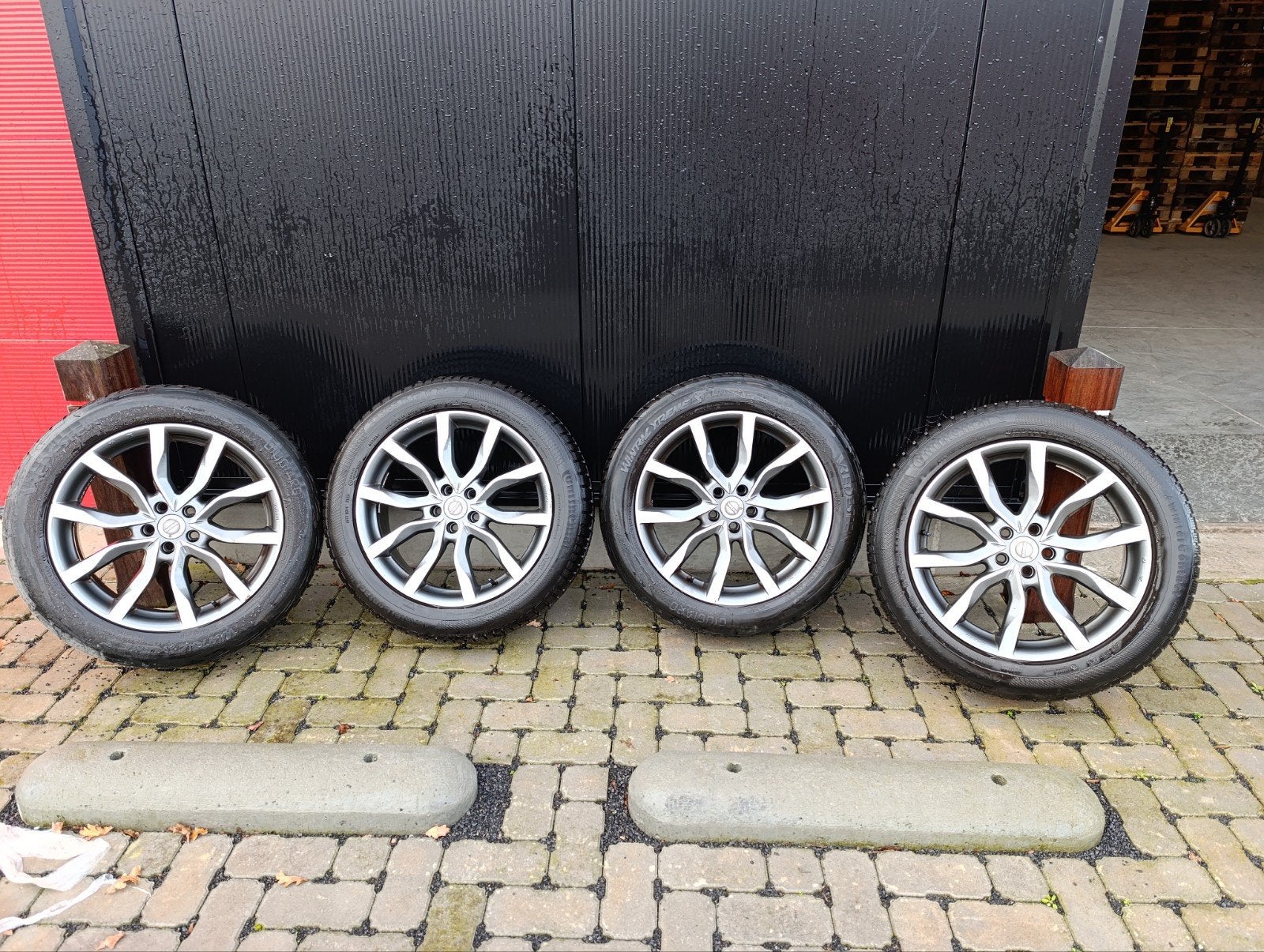 Volvo Winterkit XC60/XC90, Auto-onderdelen, Gebruikt, Banden en Velgen, Winterbanden, 235 mm