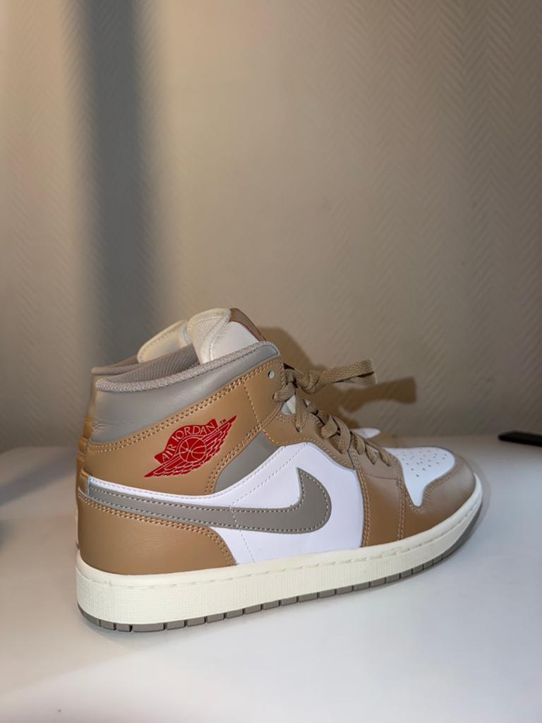 Air Jordan 1 Mid Hemp Beige Wit Maat 42,5 Nieuw, Kleding | Heren, Schoenen, Ophalen of Verzenden, Nieuw, Wit