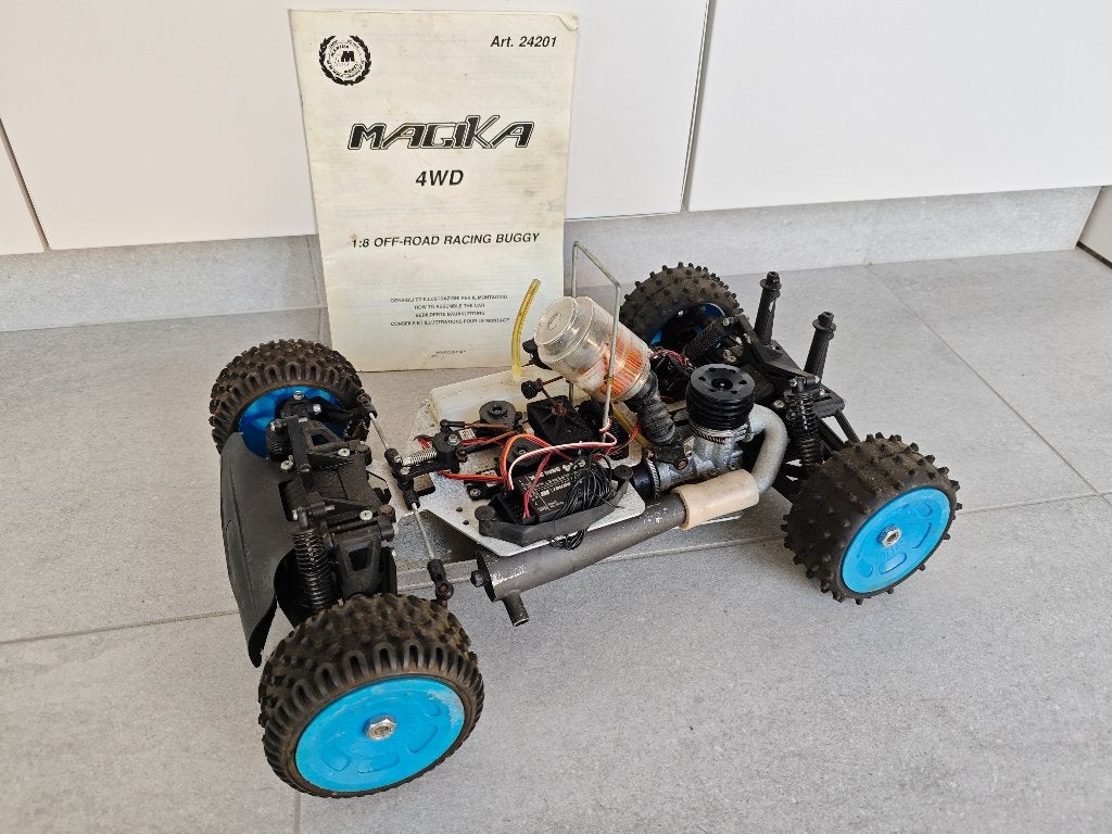 Vintage Mantua Model Magika 4x4 1:8 Nitro buggy, Enlèvement ou Envoi, Échelle 1:8, Voiture off road, Utilisé
