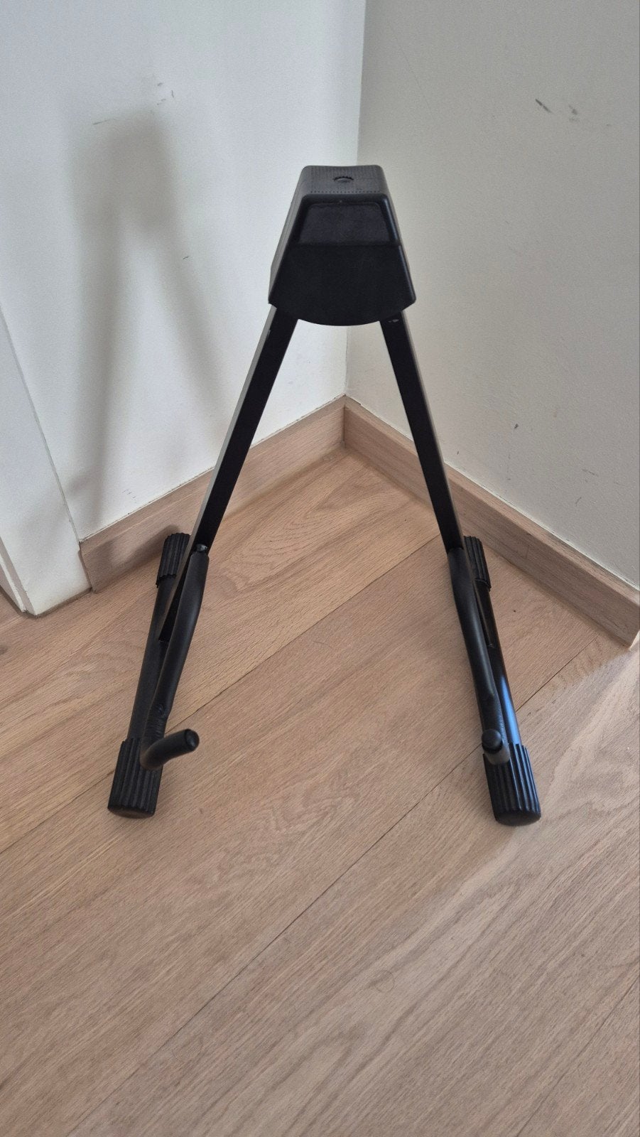 Gitaarstatief (elektrische gitaar), Muziek en Instrumenten, Ophalen, Zo goed als nieuw, Instrumentstandaard, Gitaar