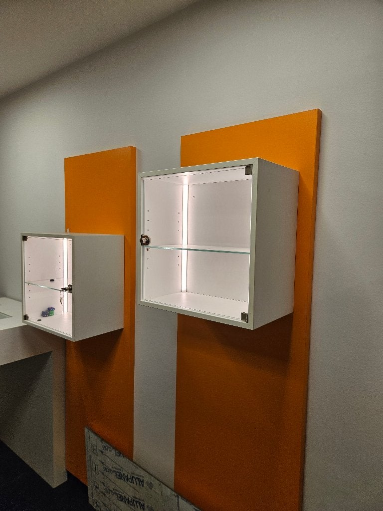Vitrinekasten met ledverlichting, Huis en Inrichting, Kasten | Vitrinekasten, Ophalen, Zo goed als nieuw