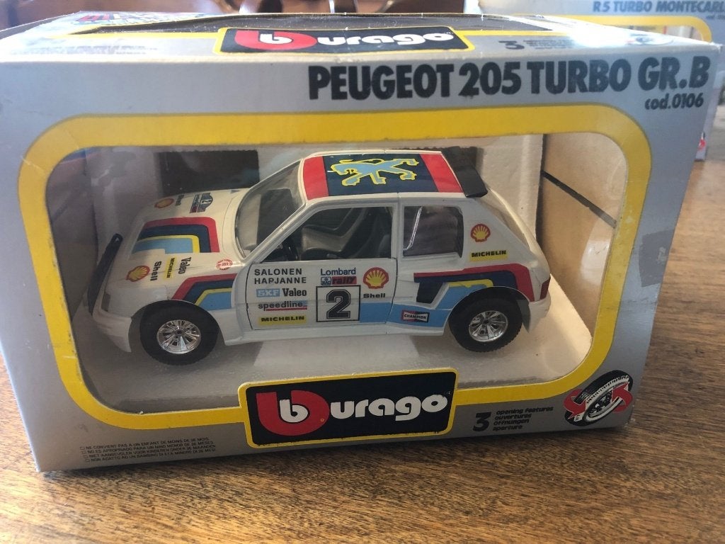 Miniature Peugeot 205 Turbo Gr.B Burago 1:24, Hobby & Loisirs créatifs, Enlèvement ou Envoi, Comme neuf, Voiture, Burago