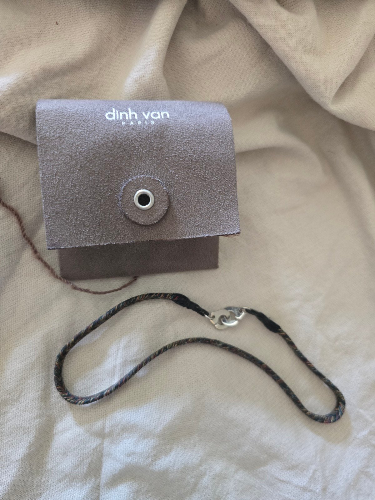 Dinh Van Paris in een suède etui, met een zilveren hanger, Ophalen of Verzenden