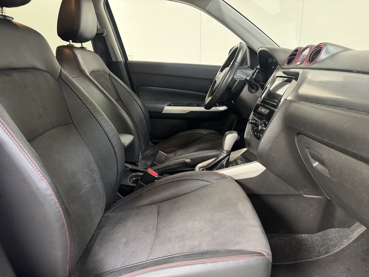 Suzuki Vitara 1.4 Benzine Autom. - Airco - GPS - 47 000KM!, 4 deurs, 4 cilinders, 0 kg, Zwart