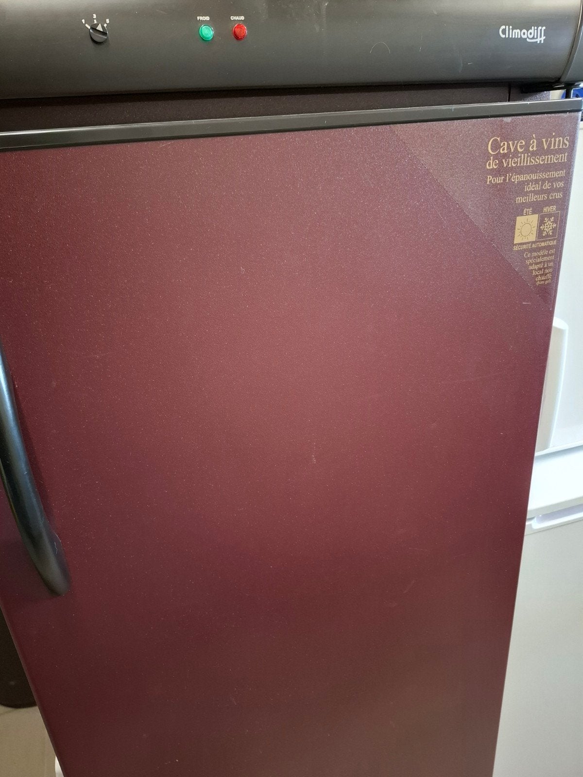 Wijnkast, Elektronische apparatuur, Ophalen