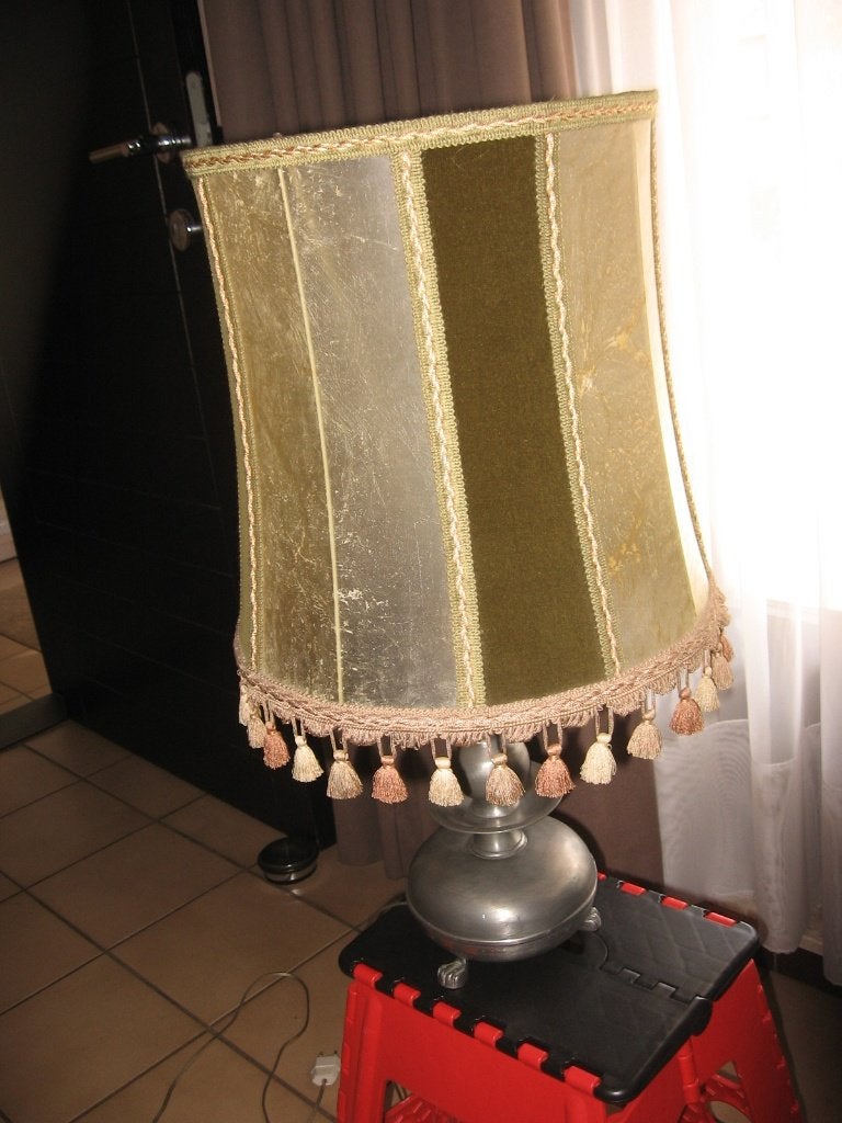 tinnen lamp met lampekap, Ophalen