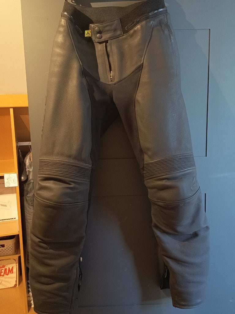 Pantalon Ixon "M" cuir comme neuf., Seconde main, Enlèvement, Hommes, Pantalon | cuir