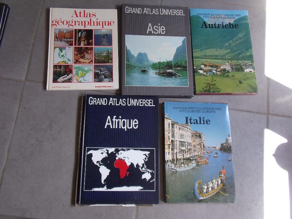 encyclopédies : atlas, Italie, Autriche, Asie, Afrique =5€/P, Livres, Enlèvement, Comme neuf