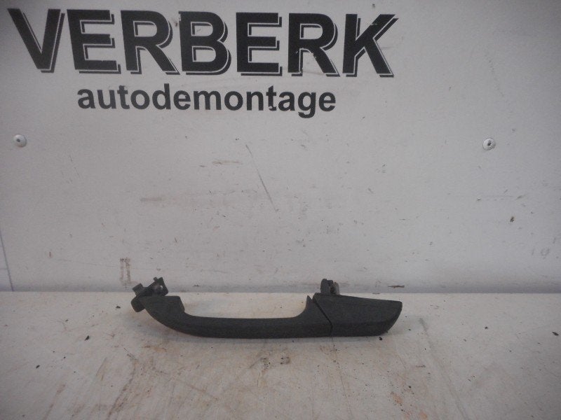 POIGNEE EXTERIEURE ARRIÈRE GAUCHE Volvo 440, Arrière, Info@volvocars.com, Volvo Car Germany GmbH, Siegburger Straße 229
50679  Köln, DE