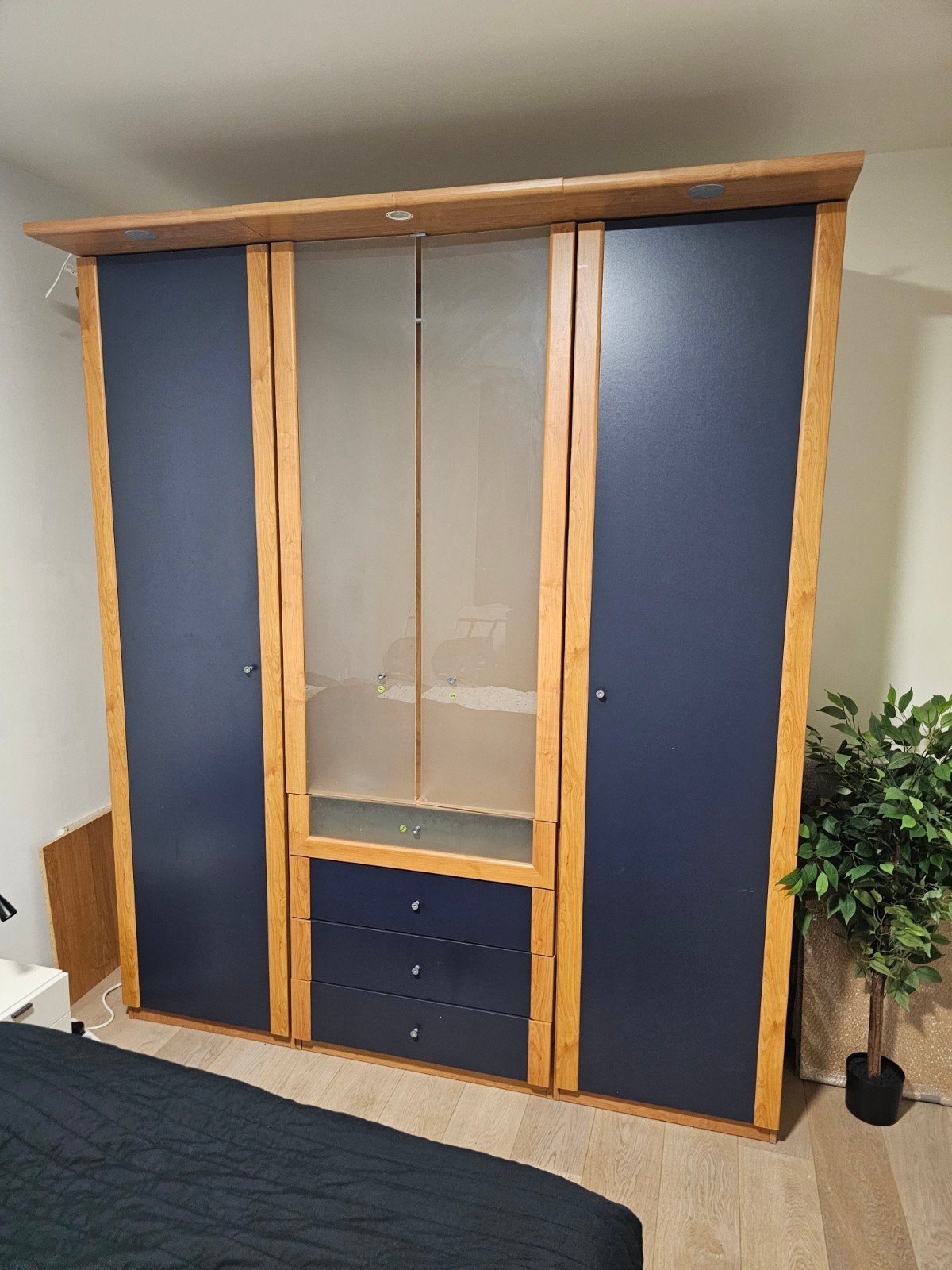 Graties blauwe houte kast, moet vandaag weg!, Huis en Inrichting, Ophalen, Gebruikt, Klassiek, 150 tot 200 cm