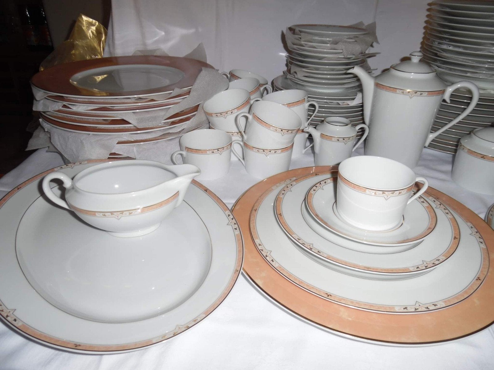 service porcelaine Guy degrenne, 82 pièces, état quasi neuf, Collections, Porcelaine, Cristal & Couverts, Enlèvement, Porcelaine