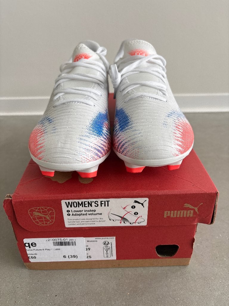 Voetbalschoenen puma future 8 play maat 39, Sport en Fitness, Voetbal, Ophalen, Nieuw, Schoenen