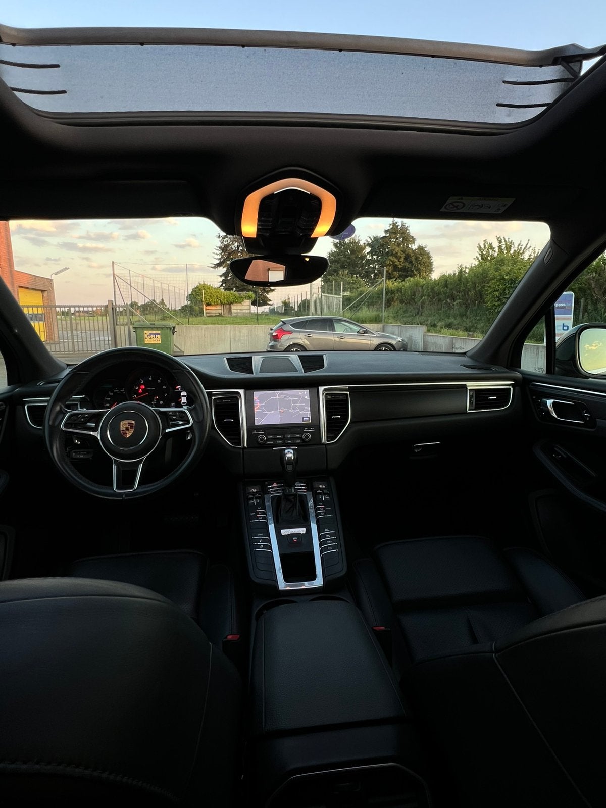 Porsche Macan 2018 , 2.0 L benzine , automaat , sportpakket, Auto's, 4 cilinders, Zwart, Leder, Navigatiesysteem