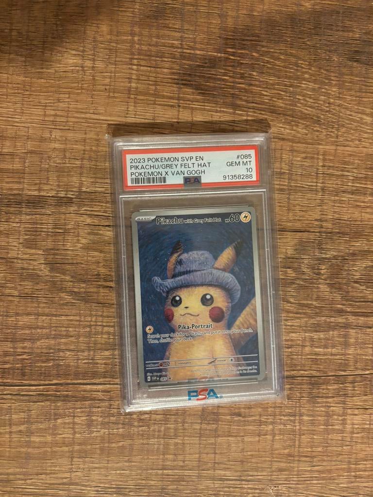 Pikachu / Grey Felt Hat, Hobby en Vrije tijd, Verzamelkaartspellen | Pokémon, Ophalen