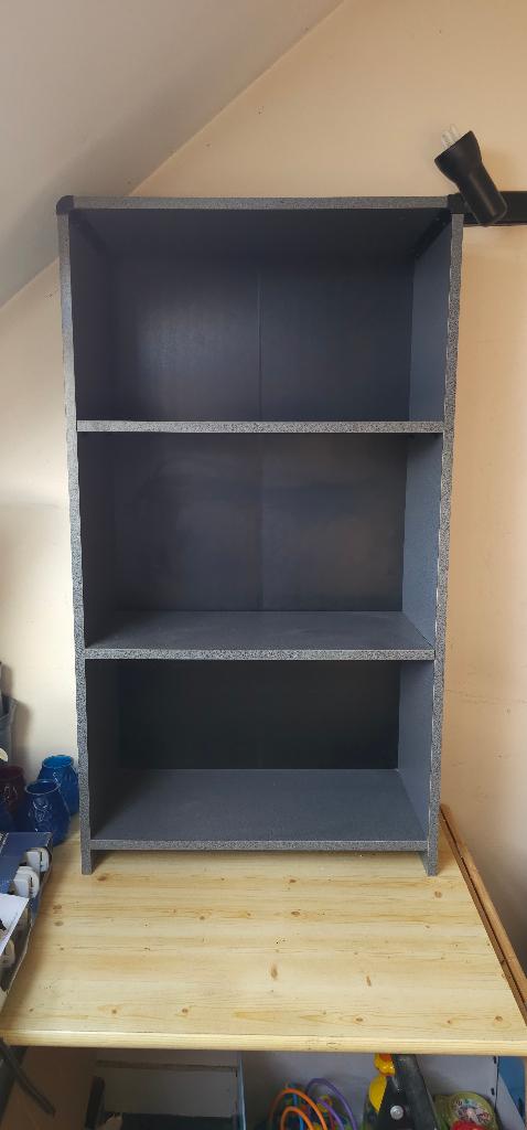 Bibliothèque à trois étagères 109 x 60 x 28cm, 25 à 50 cm, Enlèvement ou Envoi, Utilisé, 50 à 100 cm