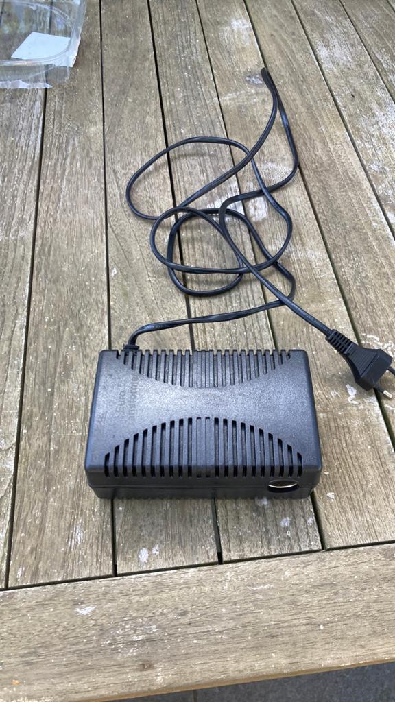 Opvormer 220v naar 12v, Caravanes & Camping, Enlèvement, Comme neuf