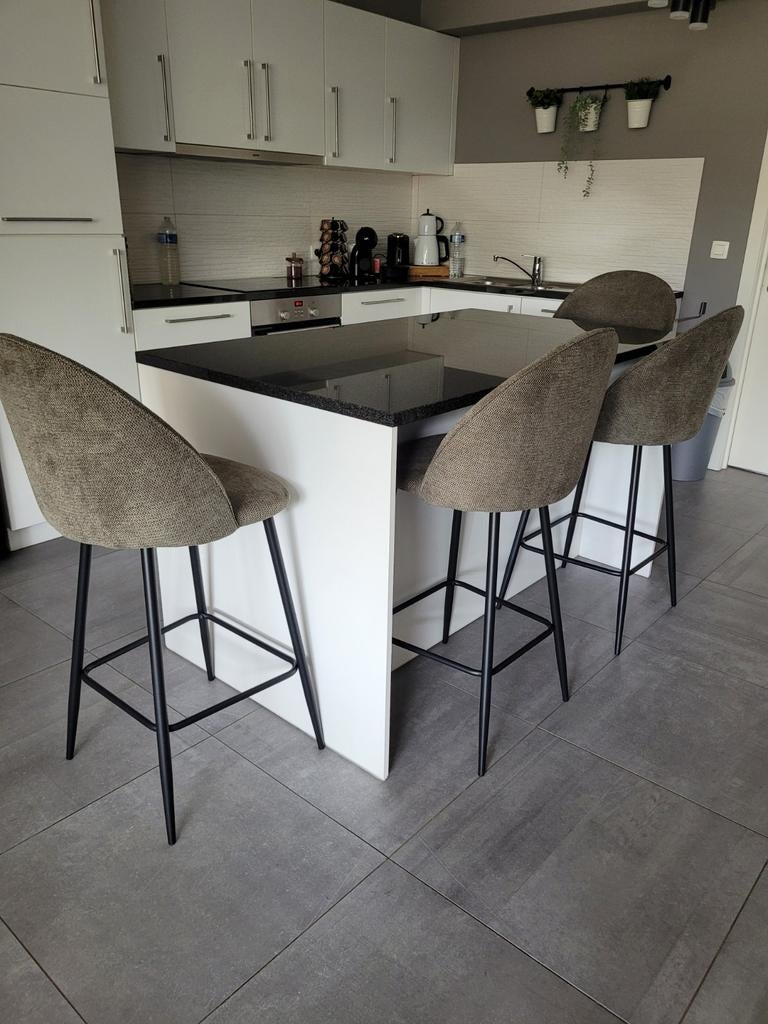 4 chaises de bar (neuf ), Enlèvement