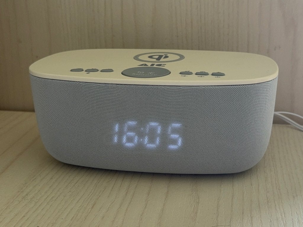 Stijlvolle wekkerradio met Bluetooth en draadloos qi oplader, Ophalen of Verzenden, Zo goed als nieuw, Digitaal