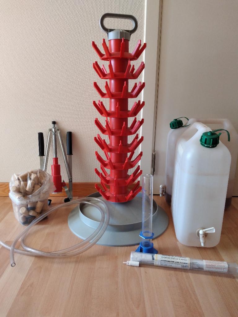 Materiaal om zelf wijn te maken, Hobby en Vrije tijd, Ophalen, Gebruikt