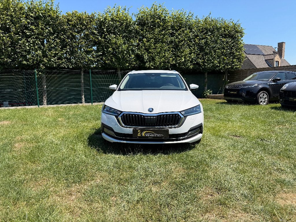 SKODA OCTAVIA 1,0cc NAVI 34,000 KM VIRTUAL COCKPIT, Auto's, Voorwielaandrijving, Stof, 4 cilinders, Wit