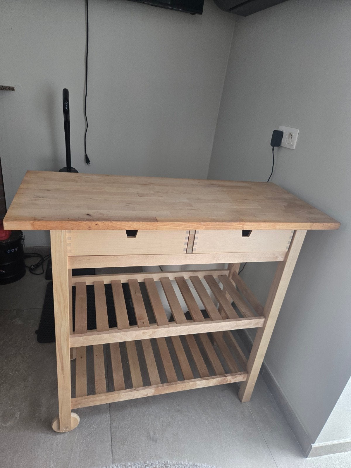 Desserte en bois massif Forhoga de chez Ikea, Ophalen
