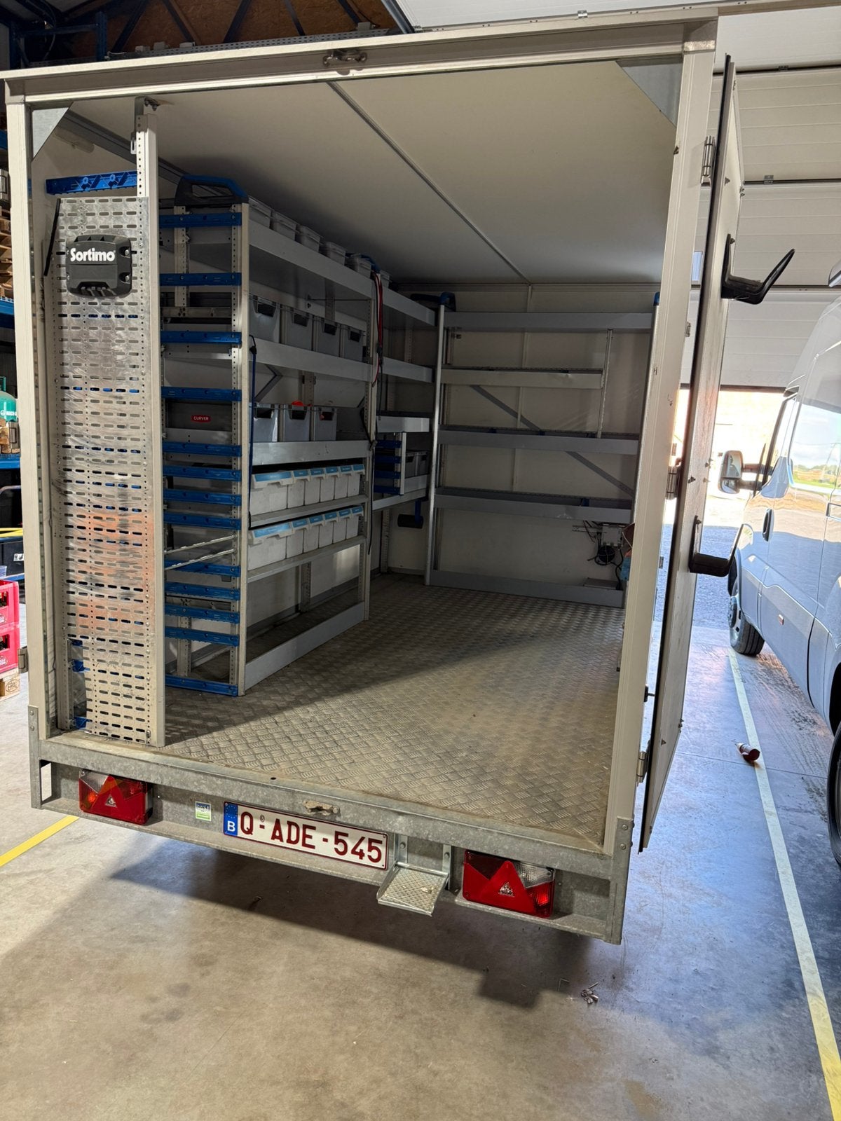 Gesloten aanhangwagen nieuwstaat, Ophalen, Zo goed als nieuw
